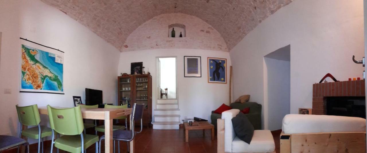 Fra Il Glicine E Il Sambuco Villa Monopoli Bagian luar foto