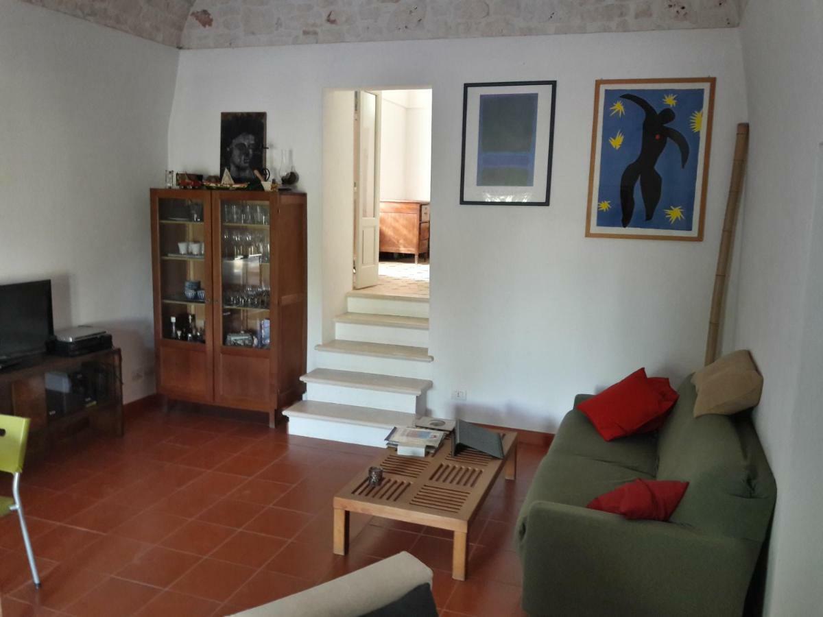 Fra Il Glicine E Il Sambuco Villa Monopoli Bagian luar foto