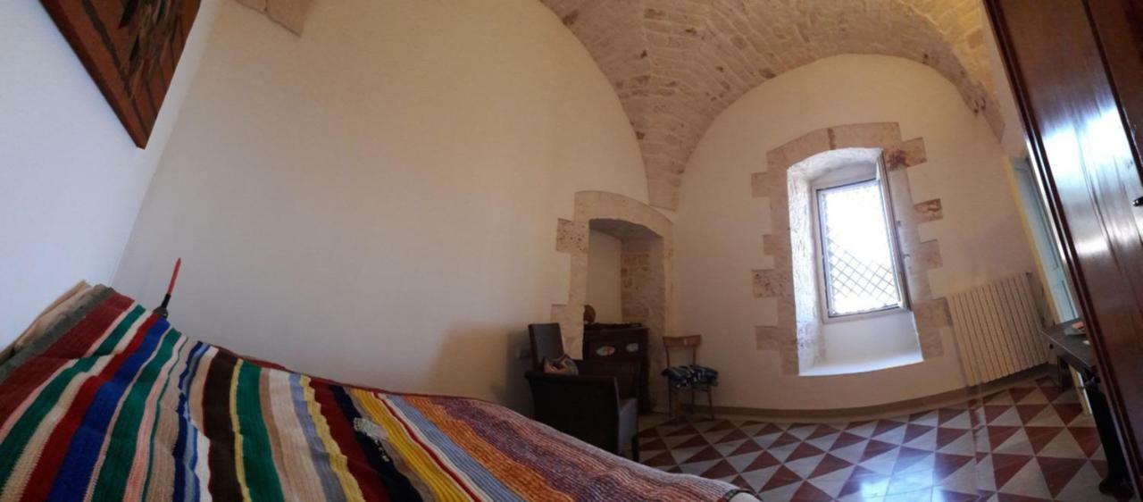Fra Il Glicine E Il Sambuco Villa Monopoli Bagian luar foto