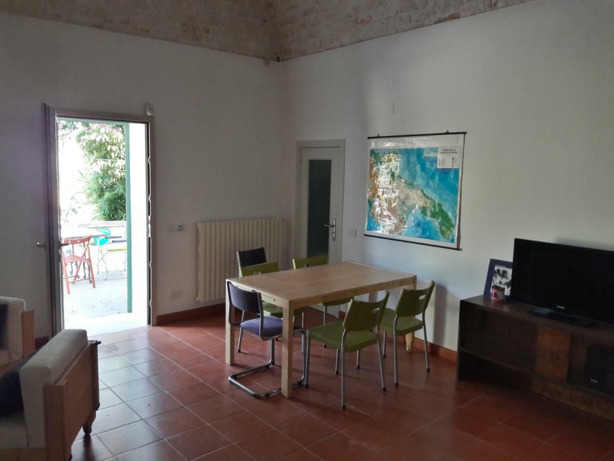 Fra Il Glicine E Il Sambuco Villa Monopoli Bagian luar foto