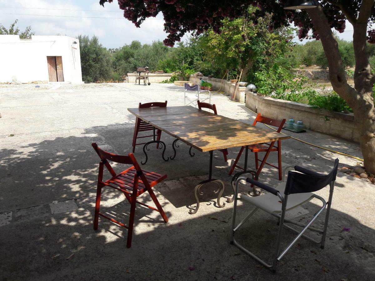 Fra Il Glicine E Il Sambuco Villa Monopoli Bagian luar foto