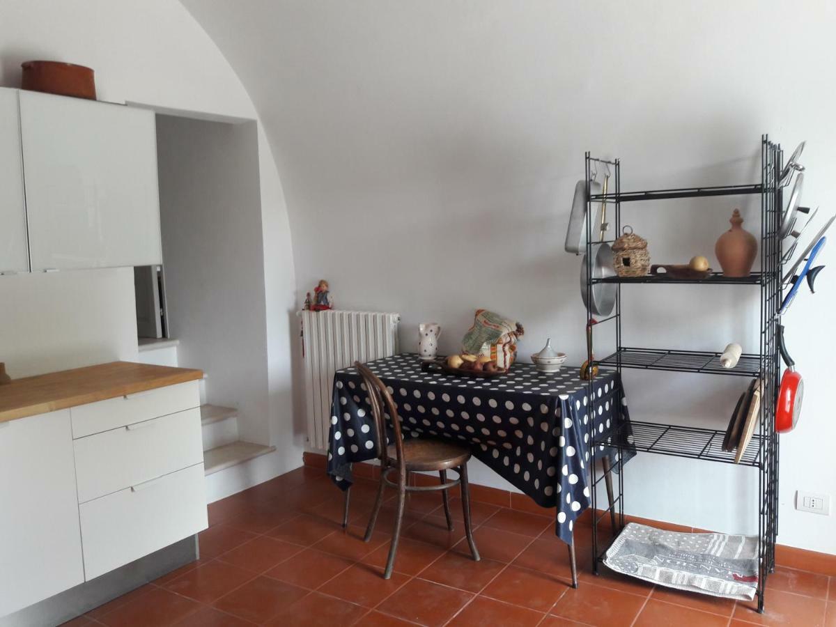 Fra Il Glicine E Il Sambuco Villa Monopoli Bagian luar foto