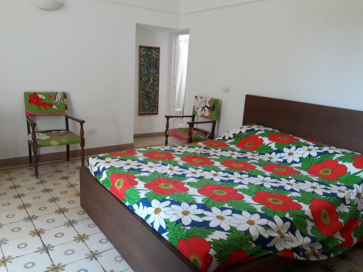 Fra Il Glicine E Il Sambuco Villa Monopoli Bagian luar foto