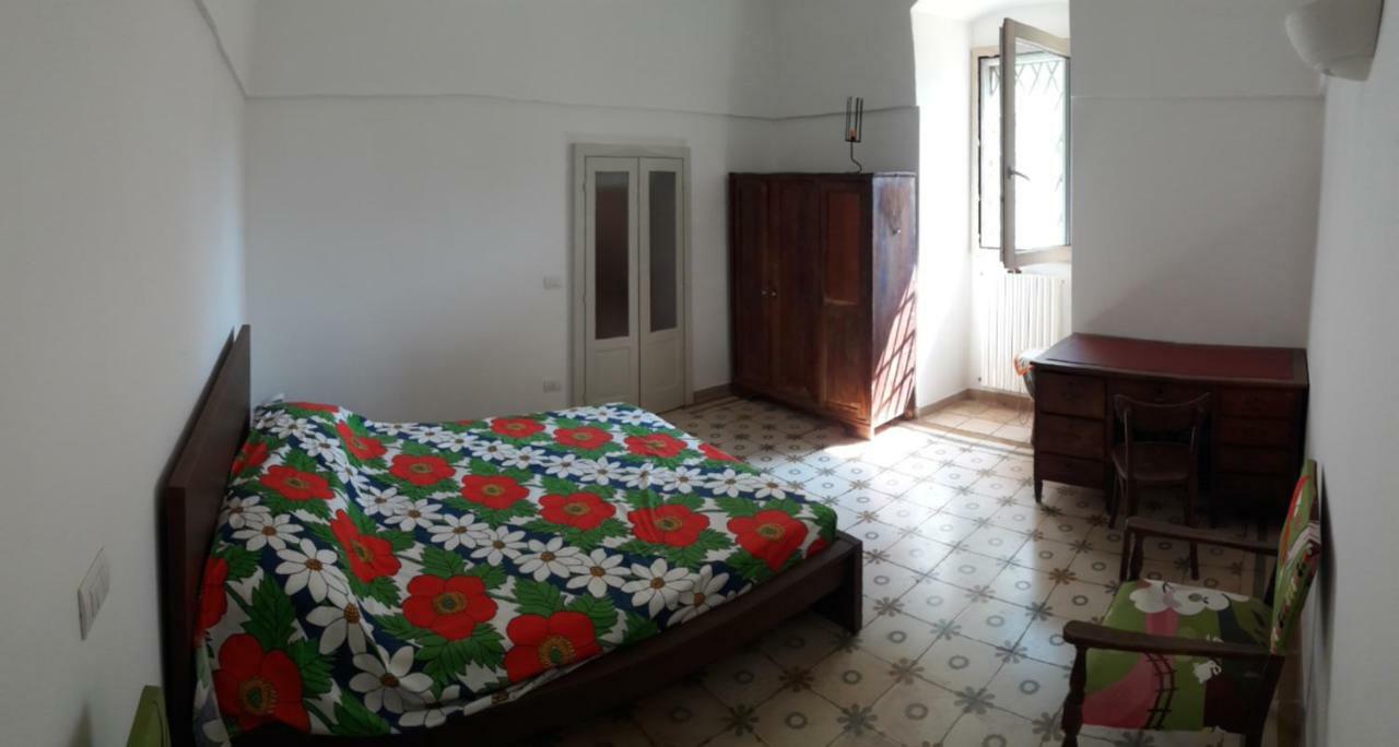 Fra Il Glicine E Il Sambuco Villa Monopoli Bagian luar foto