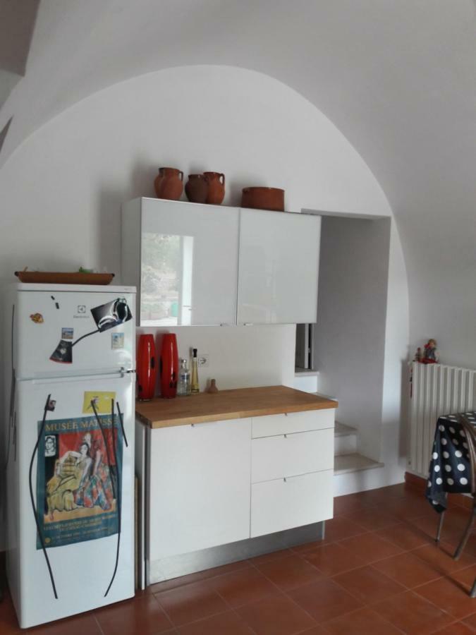 Fra Il Glicine E Il Sambuco Villa Monopoli Bagian luar foto