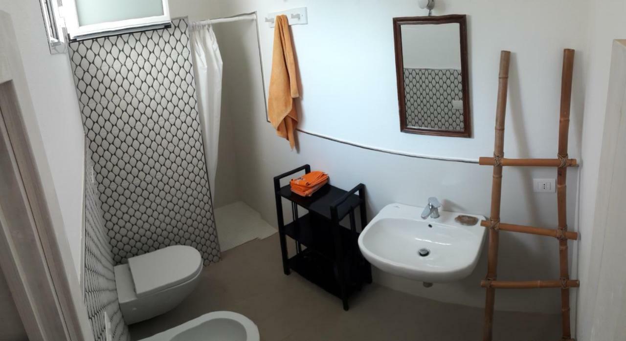 Fra Il Glicine E Il Sambuco Villa Monopoli Bagian luar foto