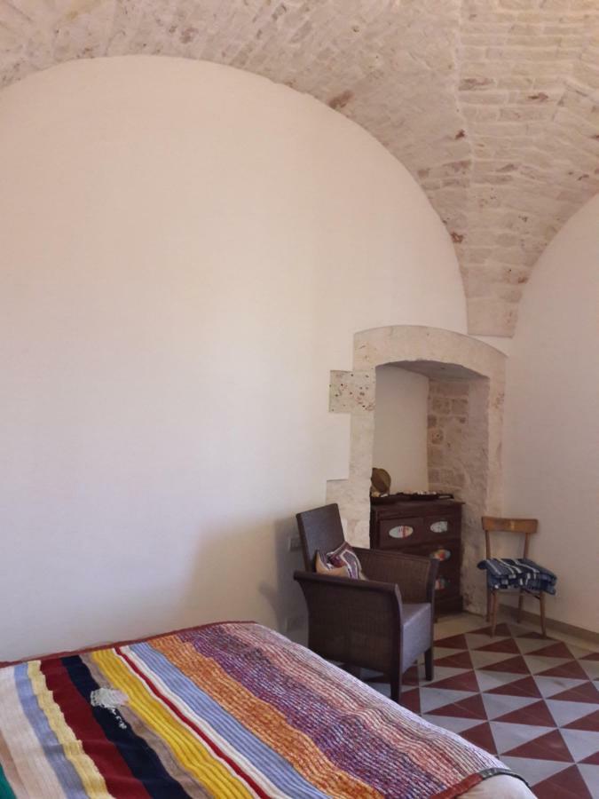 Fra Il Glicine E Il Sambuco Villa Monopoli Bagian luar foto